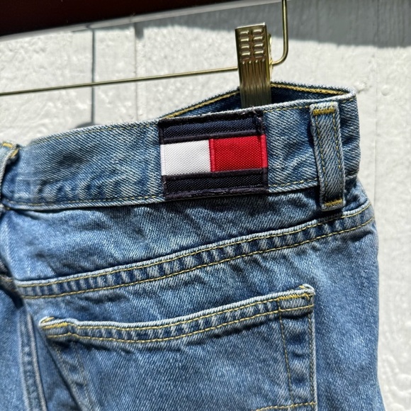 Vintage Women’s Tommy Hilfiger Jeans Denim Hipster Shorts Light Blue Wash 13 - Picture 8 of 8